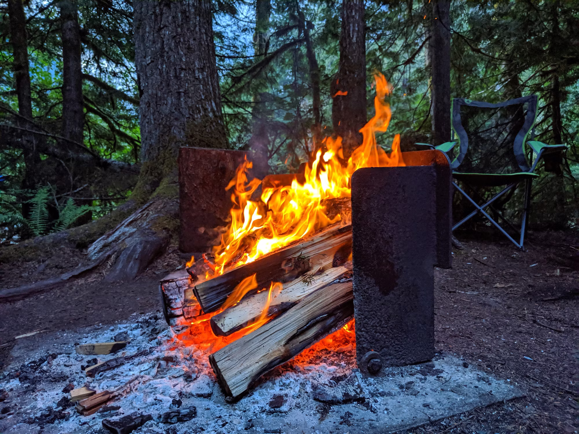 Umetnost kuhanja v ognju: okusni recepti in nasveti za kuhanje na prostem
